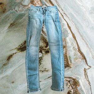 Levi’s Strauss skinny Jean (Won’t ship till July- moving)